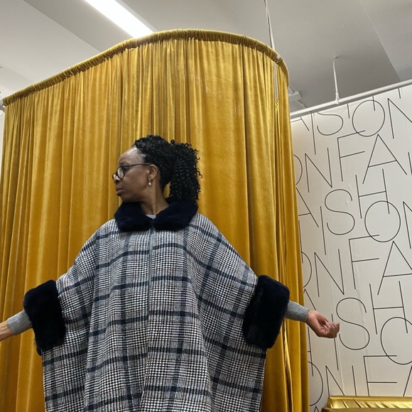 Pancho, Shawl, Overthrow or a outer wear - Picture 4 of 6